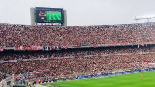 River y Defensa fue suspendido a los 26 minutos por la muerte de un hincha.