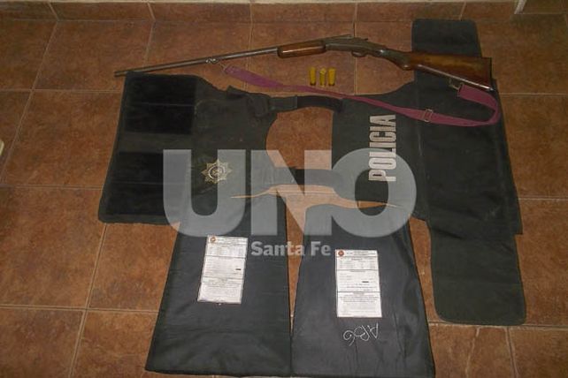 Los Troncos: vestido con chaleco policial y escopeta en mano hirió a su vecina