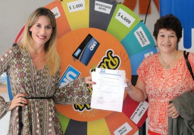 Jugó y ganó con La Raspadita, el juego éxito del UNO