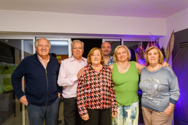 Claudio Caprile, Tito Alles, Mariu Plateo ,Roberto Abraham, Clara Martínez y Lodis Peretti