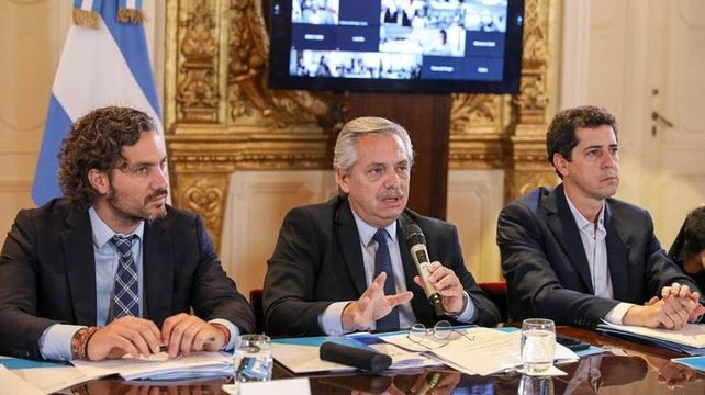 Fernández y sus ministros analizan cómo sigue la cuarentena