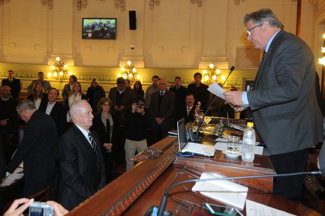Lamberto juró por la patria y su honor ante el vicegobernador Carlos Faccendini.&nbsp;