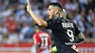 Benedetto llega a Buenos Aires para resolver su vuelta a Boca
