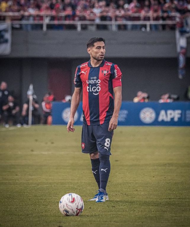 Antes de llegar a Libertad, Carrizo vistió durante varios años la camiseta de Cerro Porteño. Allí también fue dirigido por Russo.