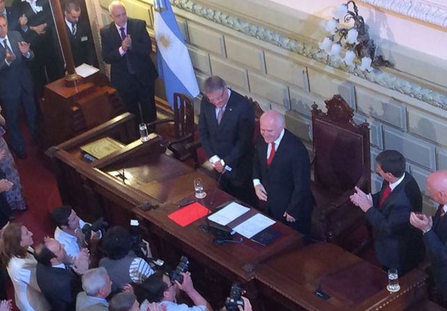 Miguel Lifschitz juró en la Legislatura como nuevo gobernador de Santa Fe