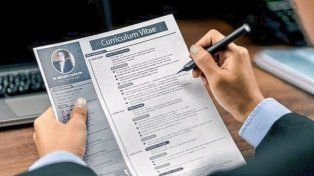 Más gente busca trabajo, pero la oferta de empleos se redujo