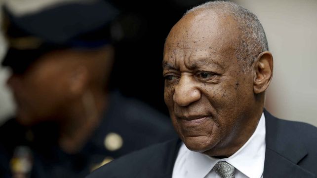 El cómico Bill Cosby quedó en libertad tras un insólito fallo judicial
