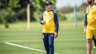 Holan decidió venir antes que termine el torneo y junto a su cuerpo técnico ya está en funciones.
