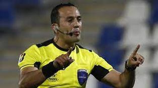 Fernando Espinoza es uno de los tres jueces que más chances tiene ser dirigir Central y Platense.