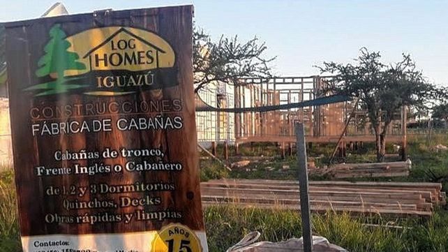 En las redes sociales se siguen promocionando las cabañas que construye el empresario Emanuel Meglio.