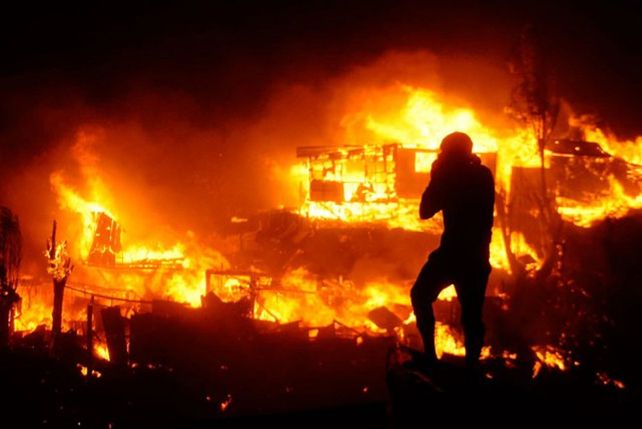 Chile: elevan a 16 los muertos tras voraz incendio en Valparaíso