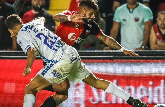 Gabriel Esparza negocia con Sol de América