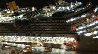 Costa indemniza con 11 mil euros a los pasajeros del crucero encallado