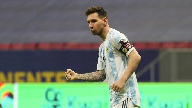 Lio aprieta el puño festejando su gol de la tanda de penales que clasificó a la selección a la final de la Copa América. Foto AP Andre Penner.