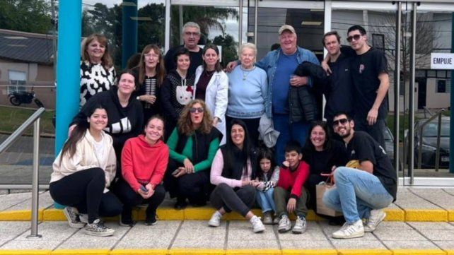 Juliana Zonzogni tuvo su última sesión de quimioterapia e hizo repicar las campanas de la vida