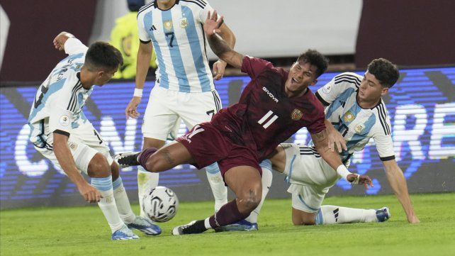 El sub 23 argentino ganaba pero Venezuela lo empató al final con polémica