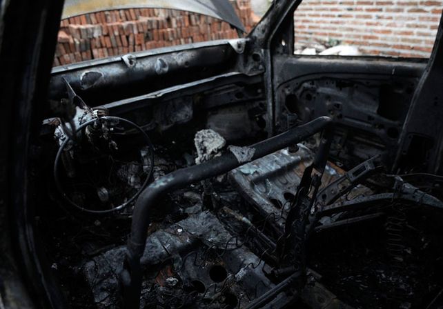 Quemacoches: Incendiaron otro auto esta madrugada en Alberti al 5.500 en el barrio Scarafía