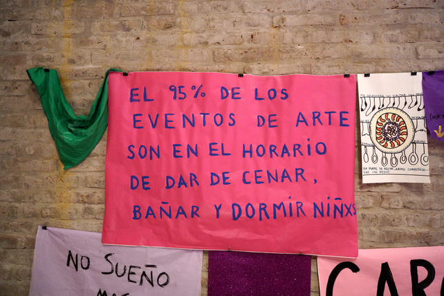 Los carteles forman parte de Obra agotado