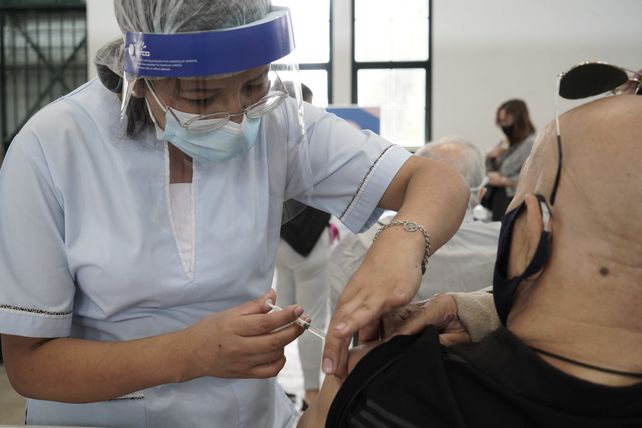 Santa Fe inició la campaña de vacunación de mayores de 60 años el primer día de marzo