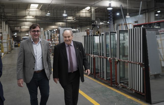 Carlos entró a la empresa cuando sólo tenía 23 años. Lleva décadas de gestión en la empresa presidida por Eduardo.