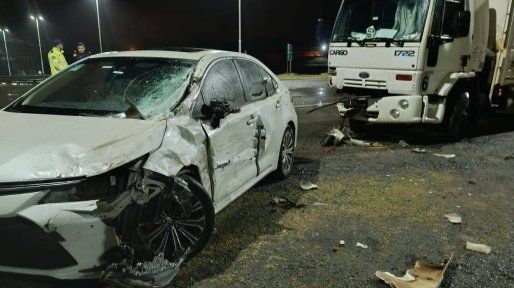Conductor alcoholizado chocó un camión estacionado