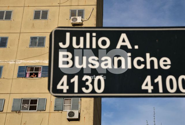 Un socavón en Bº El Pozo impide la circulación de La Línea 2.