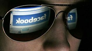 La Corte considera que espiar un Facebook o Twitter ajeno es un delito federal