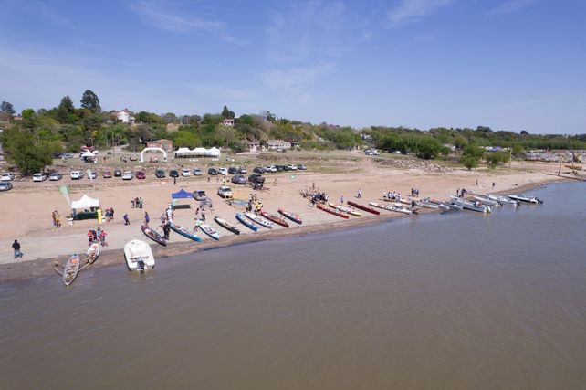 Los botes se concentrarán a las 8 de la mañana para largar a las 10.30 y recorren el circuito hacia el norte dando la vuelta al banquito San Andrés. Esto forma parte de la Copa Santa Fe de Remo.