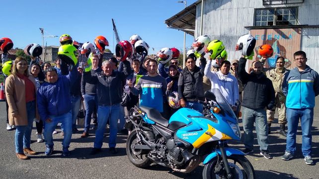 Prevención: entregan cascos y chalecos a 1.000 motociclistas