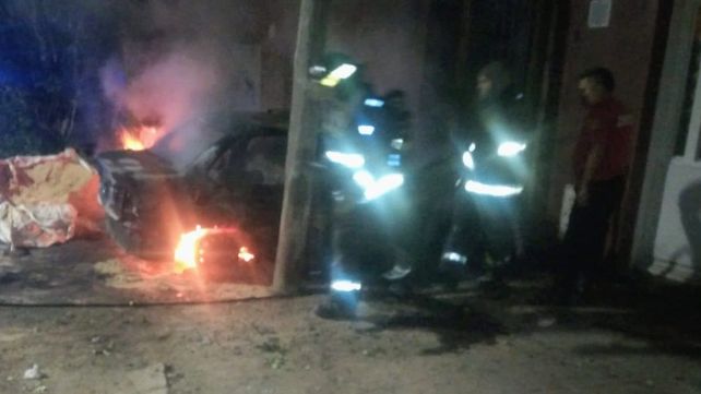 Incendiaron un taxi estacionado en la zona oeste de Rosario