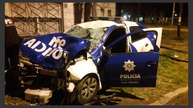Así quedó el patrullero que atropelló y mató a Leila Sánchez, de 15 años, el 5 de septiembre de 2016 en la esquina de Arijón y Bermúdez. Así quedó el patrullero que atropelló y mató a Leila Sánchez, de 15 años, el 5 de septiembre de 2016 en la esquina de Arijón y Bermúdez.