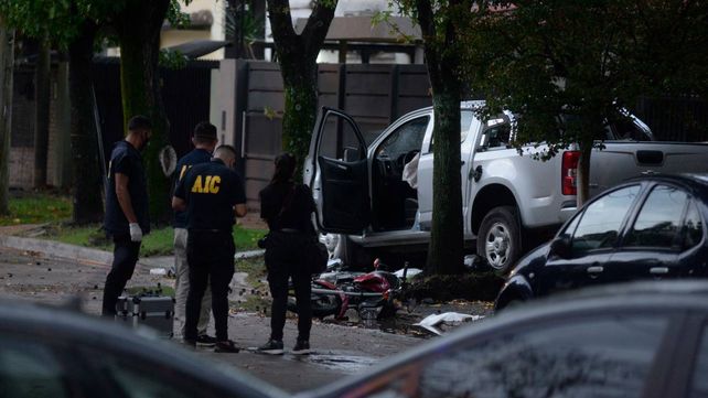 La camioneta y la moto