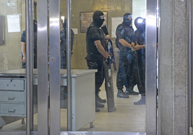 Anoche se desplegó un fuerte operativo en el Eva Perón mientras operaban a Muñoz. Luego Bassi y Damario fueron trasladados a Coronda.