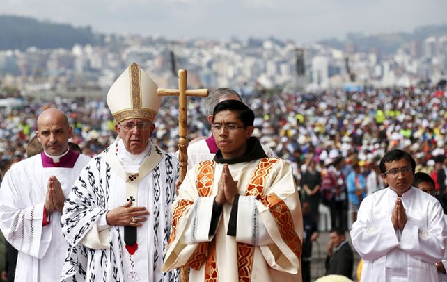 Singular acogida. Más de un millón de fieles dieron espectacular marco a la misa papal en Quito.