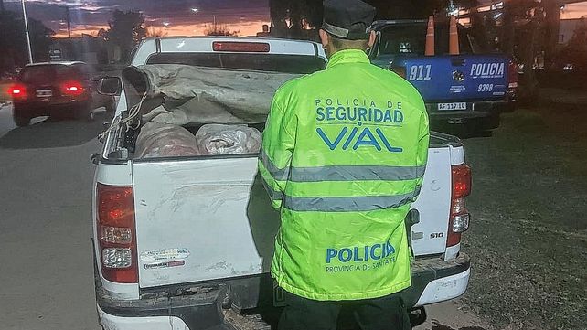 Quedó detenido porque llevaba un arma de guerra y carne sin cadena de frío
