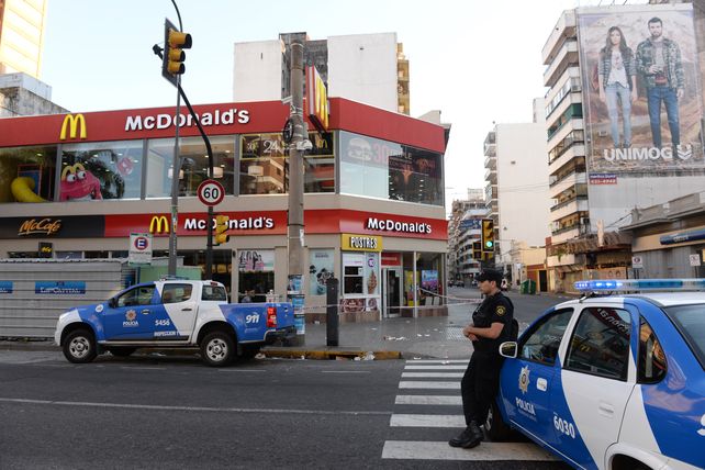 Imputaron de tentativa de homicidio agravada al policía que entró a los tiros en un McDonalds