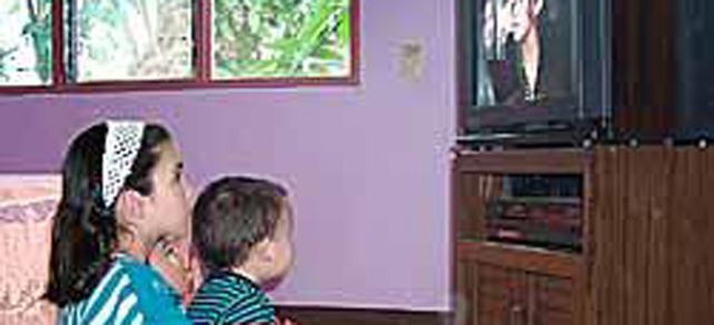 Seg&uacute;n un estudio, los chicos con televisores en sus cuartos duermen menos