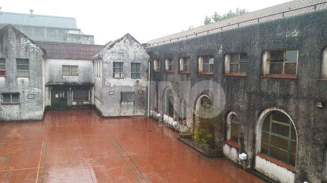 Un hogar entre pizarrones y pupitres