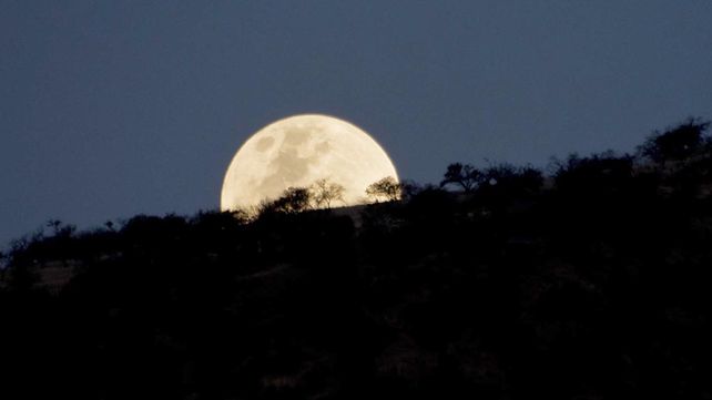 Así se ve la Superluna por el mundo