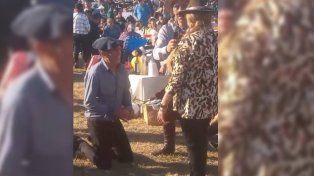 Emotiva propuesta de matrimonio en la Fiesta del Locro de Oro Verde