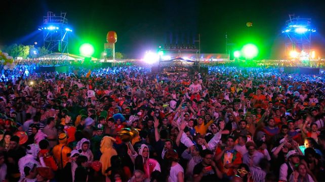 Paraná vivió su noche disfrazada junto a miles de visitantes de todo el país