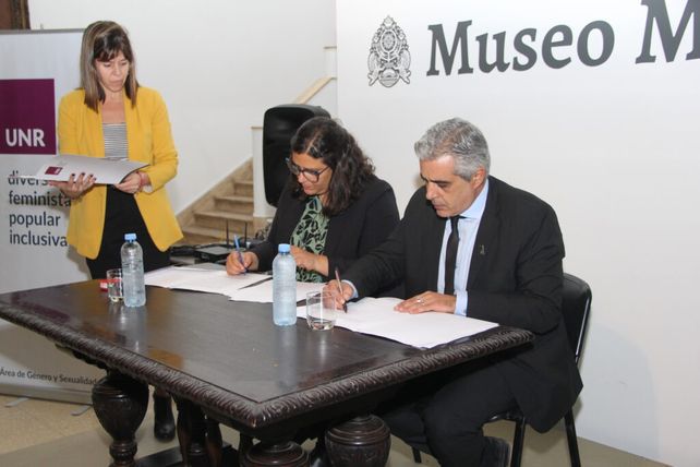María Florencia Marinaro y Franco Bartolacci firmaron convenios con los municipios para la puesta en marcha de la diplomatura.