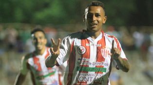 Osurak le dio la victoria al Decano en la última jugada