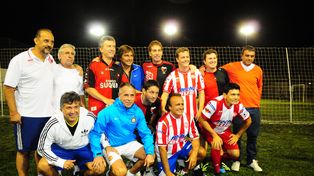 En la previa del partido contra Boca, Macri se puso la remera de Colón
