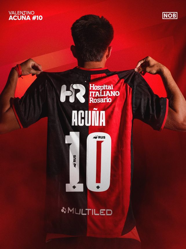Acuña lleva el 10 en la espalda