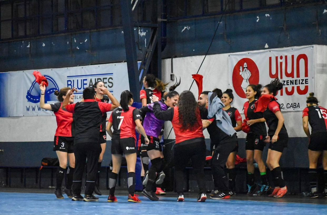 Festejo leproso. Las chicas metieron un triunfazo como visitante ante el puntero Alvear Club.