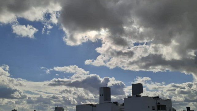 El choque se produjo este lunes a la madrugada en Circunvalación entre Lagos y Uriburu.