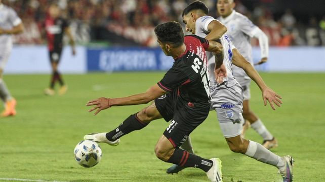 Brian Aguirre la puntea. Newells salió más decidido en el complemento.