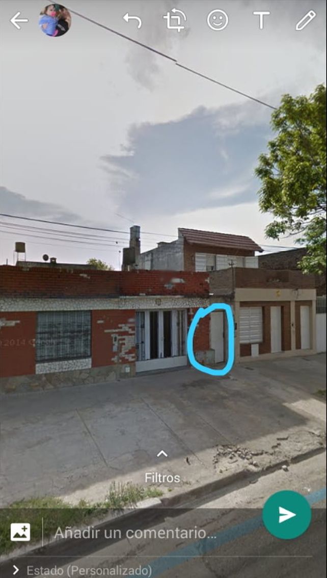 Una de las fotos enviadas por Alejo Leiva la noche anterior al crimen. En el círculo mostraba la puerta de la casa del pastor.