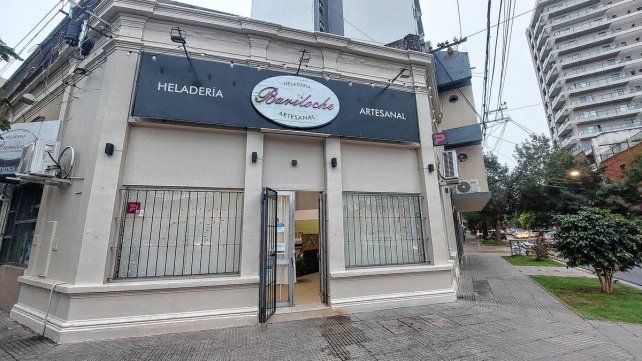 La heladería fue víctima de un robo luego de que delincuentes forzaron la puerta de entrada.